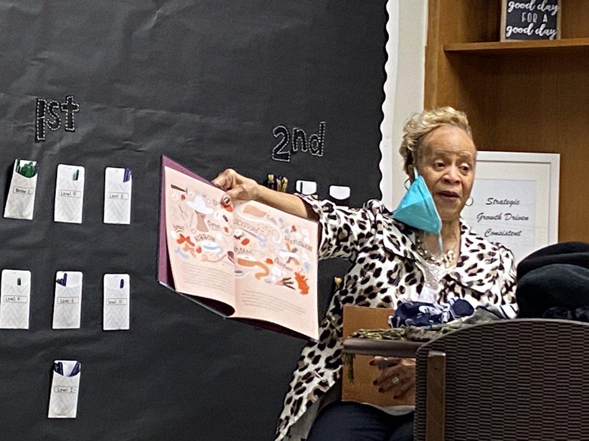 M9Kisha's tweet photo. Read Across RHE..
#ReadingRocks @RheLancaster
#StudentReader🧡🖤 https://t.co/qmWSVGVyHL