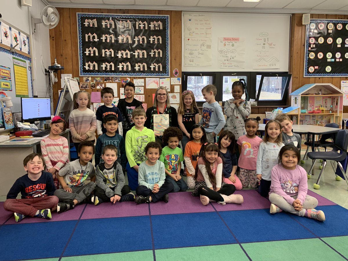 Stewart_Kinder's tweet photo. Thank you Dr. Mortimer for coming to read. We were excited to meet a doctor who helps students’ brains grow!  @wwrsd https://t.co/7EXHHgMmSF