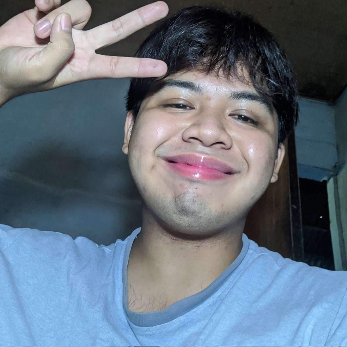 danpeeon's tweet photo. Anak ng peace sign https://t.co/eVLiTHzTR8