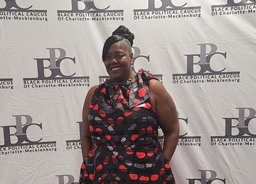 V1019fm's tweet photo. And there she is...a mover and shaker! @jddiva Diva of the Day! Congratulations to LAWANA MAYFIELD who works for her city -- literally. Hear her surprise at the honor. Photo cred: Lawana Mayfield/Facebook #DivaOfTheDay #ShesDope https://t.co/svVB8mKp0d