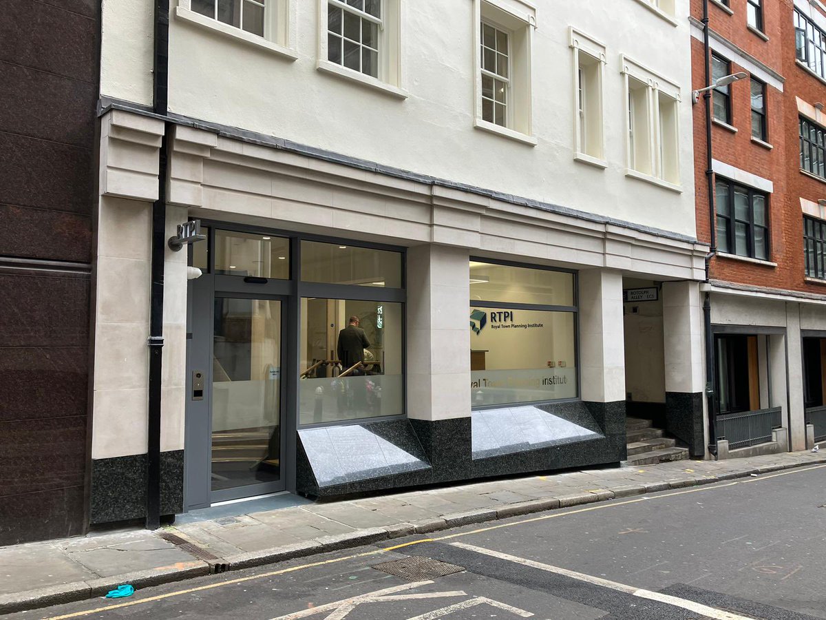 Really great workshop this afternoon on public speaking ran by Stanzie Bell at <a href="/KCPlanningTeam/">Kings Chambers Planning</a> for the Chairs of the <a href="/RTPIPlanners/">Royal Town Planning Institute</a> Young Planners Committees 😊

#planning #planningforthefuture #loveplanning #publicspeaking