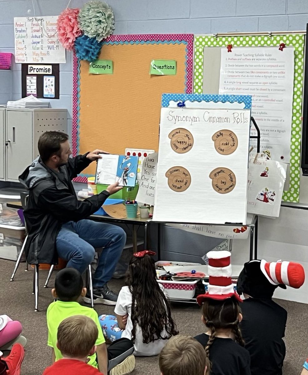 LeeUBaseball's tweet photo. Special shout-out to our guys that participated in the Read Across America program at Michigan Avenue Elementary. 

“The more that you read, the more things you will know. The more that you learn, the more places you’ll go.” - Dr. Seuss 

#FiredUp https://t.co/hH4Gc7mtEp
