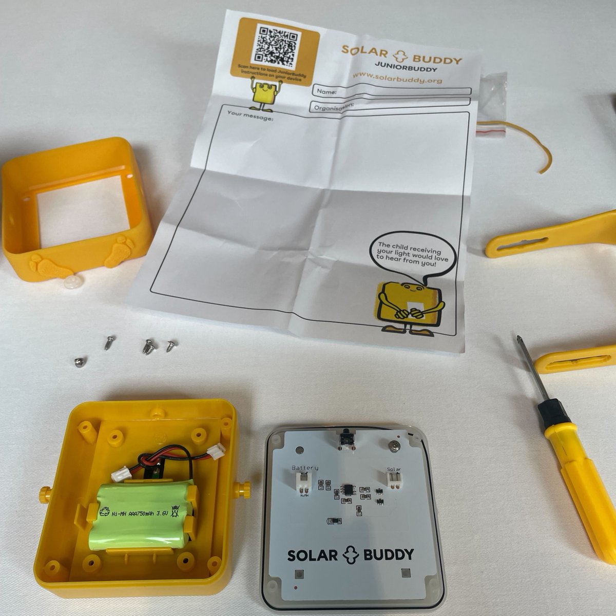 partnerforce's tweet image. Let's illuminate the future. 💡

In collaboration with @SolarBuddyOrg, our partners in Sydney built solar lamps for children living in extreme energy poverty. Take the #PledgeForImpact and tell us how you give back to your community: sforce.co/3kLtZiE 

#EndEnergyPoverty