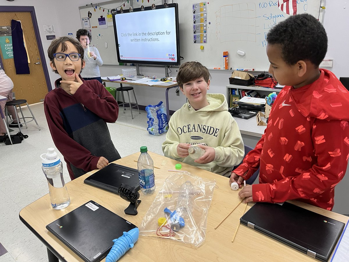 MrsSummers_wrms's tweet image. #wrmswolves  #reynproud  Balloon car trials and tribulations in action! Oh what fun it is to calculate speed!