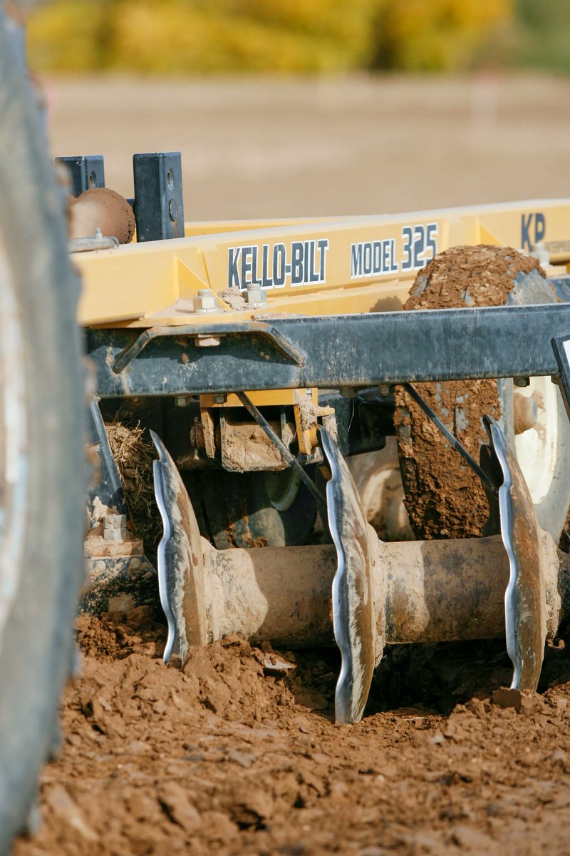 Why are Notched Blades so effective?

The weight per inch of the circumference is greater between the notches rather than being spread out over the continuous circumference of a smooth disc blade!

Check out our website to learn more

#kellobilt #kellobiltdisc #tillage