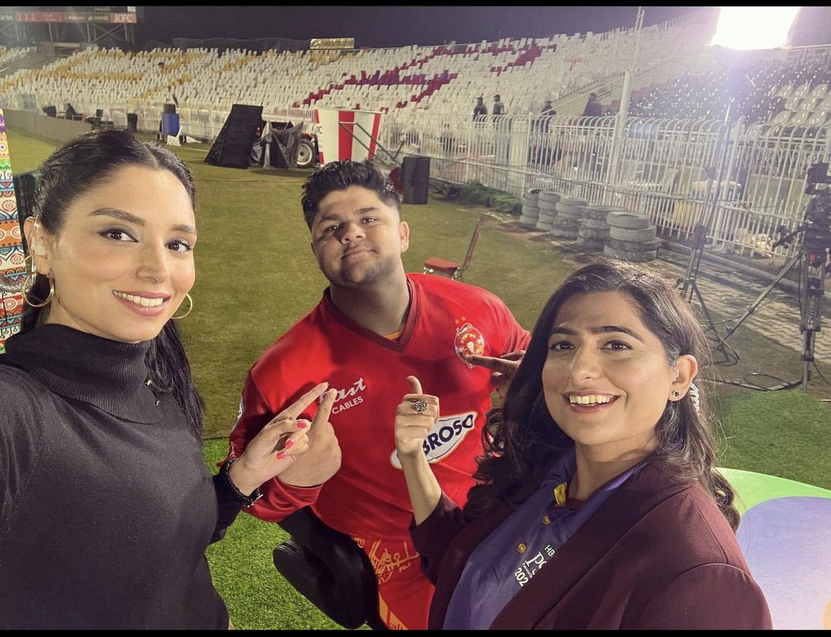 RChawlzz's tweet photo. Khaa gaya khaa gaya Biryaani bhi khaa gaya Biryani waalo ko bhi khaa gaya Karachi k khuwab khaa gaya #azamkhan #psl8 https://t.co/mGwLJxvXEr