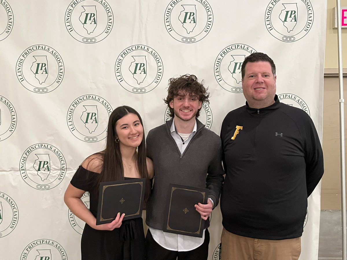 So great to celebrate students from 3 of @HSDistrict211 schools at the Illinois Principal’s Student Recognition Breakfast. Congrats! #iledchat @ilprincipals @PiratesofPHS @HEHSHawks @FremdVikings