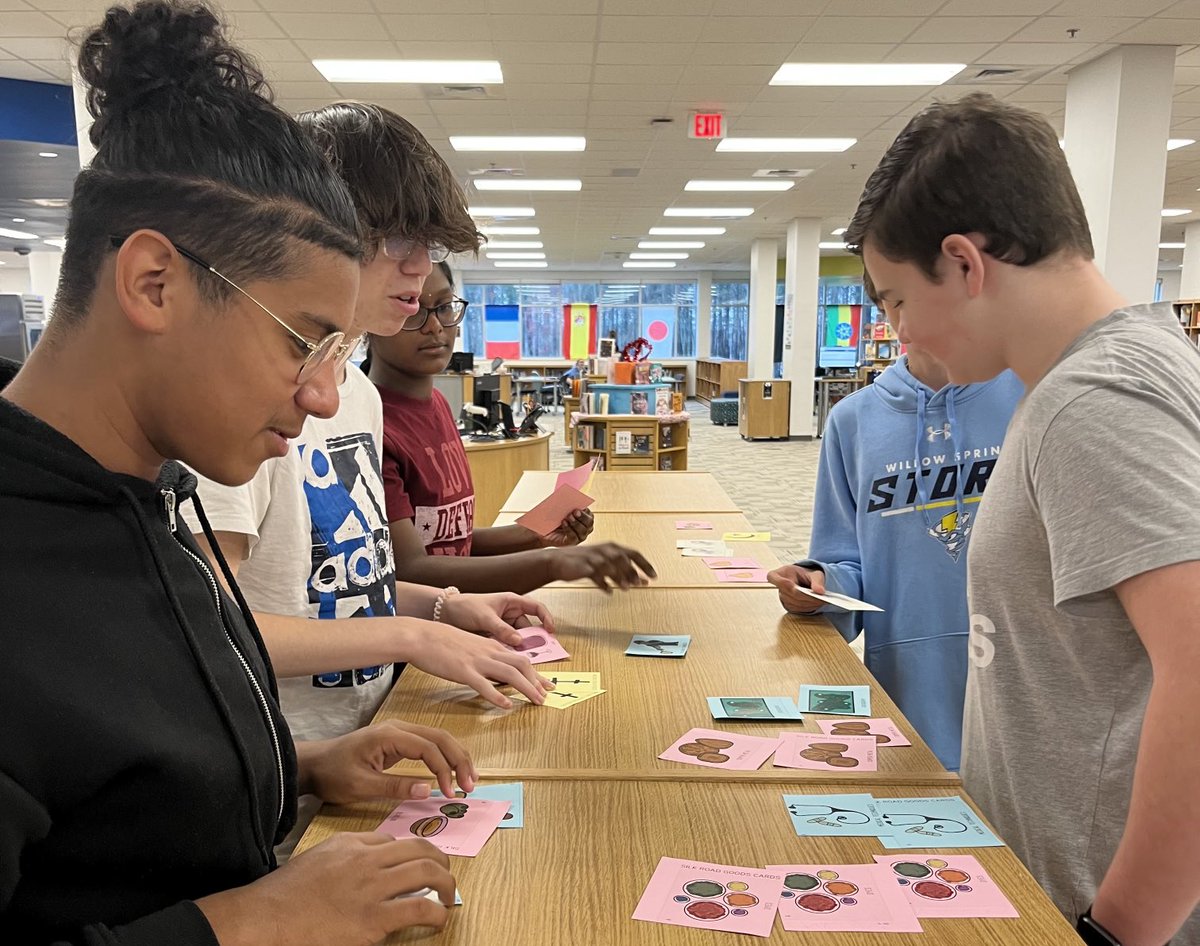 WillowSpringLMC's tweet photo. Today 9th grade World History Ss learned the strategy of bartering in the Silk Road Simulation! ⁦@WillowSpringHS⁩ ⁦@wcpssdll⁩ 🗺️🇨🇳🇸🇦🇨🇫 https://t.co/ft17jtRsnr