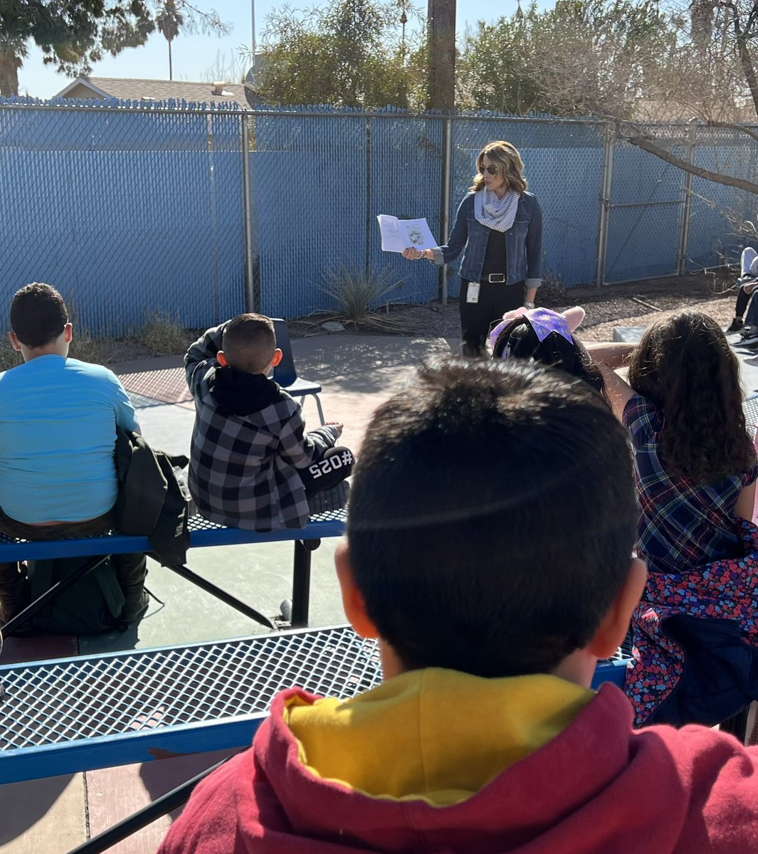 ccsdbracken's tweet photo. Dr. Jaskolski was our special guest reader in our outdoor garden amphitheater today. Thank you, Dr. J! @ClarkCountySch @CCSDMagnet #nvreadingweek https://t.co/BDsSwAZi9t
