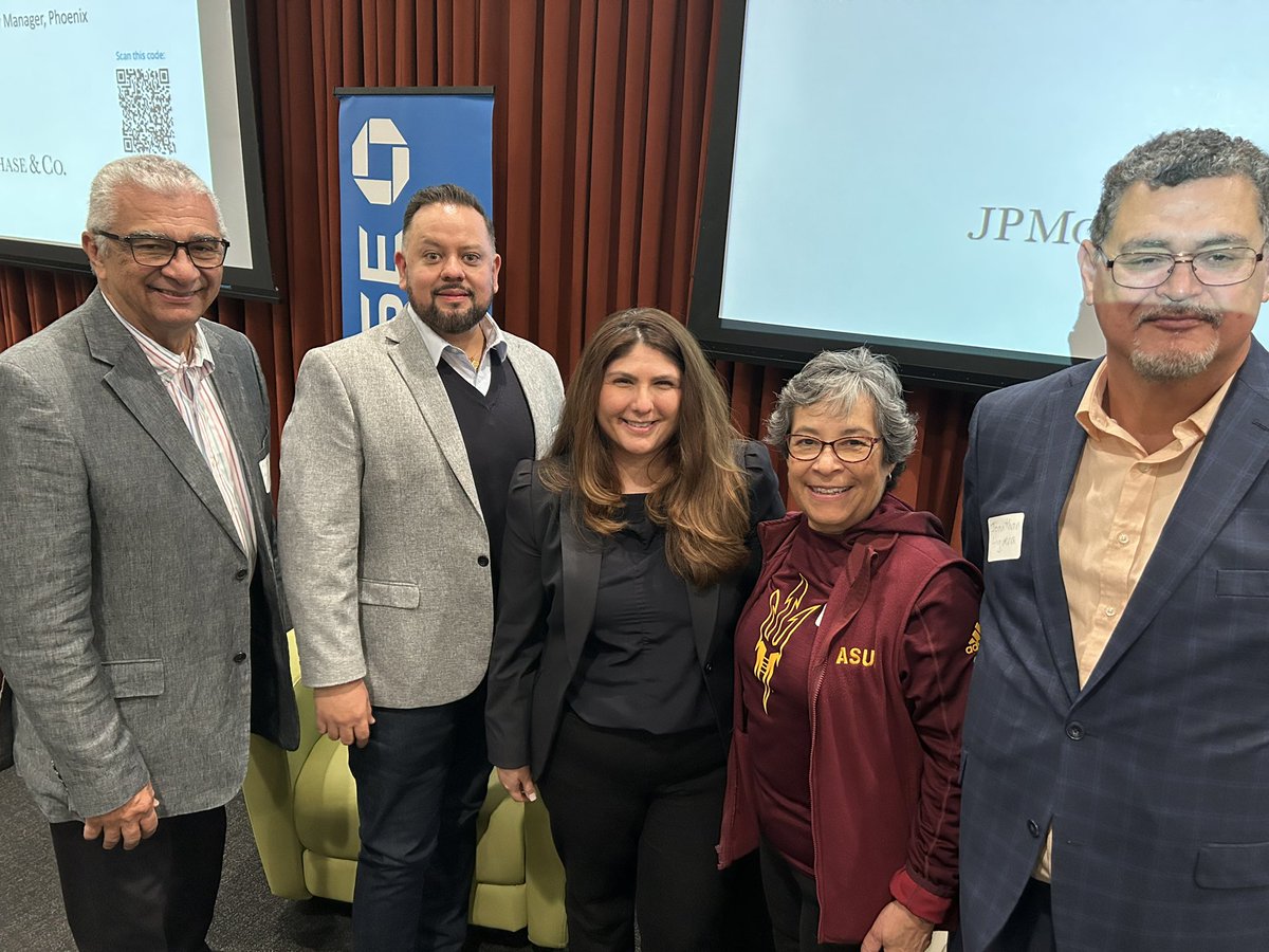 MauraSCordova's tweet photo. Our future is in good hands with these young students at the @azlatinomedia  Arizona Latino Media Association’s High School Journalism Workshop who showed off their financial health savviness in a Smart Money conversation with our @JPMorgan @Chase leadership! https://t.co/k8LXMwjgWs