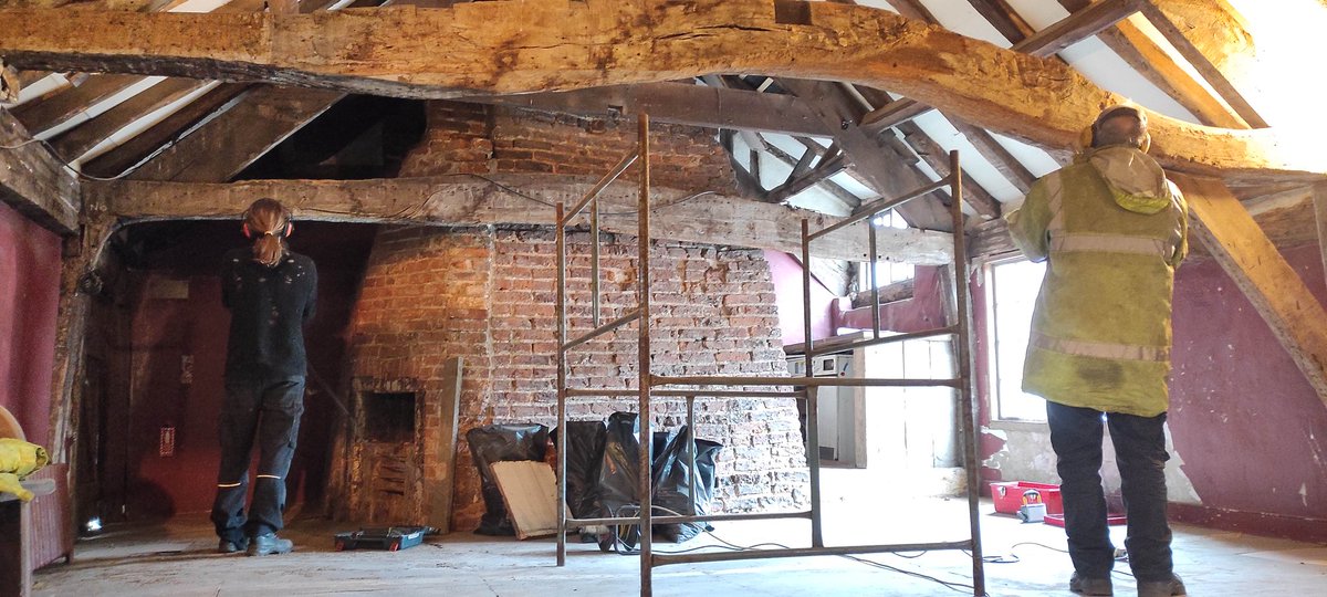 guyscottlister's tweet photo. Yet another great day at the Counting House today with Robert Howard &amp; Alison Arnold of the Nottingham Tree-Ring Dating Laboratory. Despite the timbers being hundreds of years old that sweet smell still filled the building ❤️ #conservation #dendrochronology #pontefract https://t.co/5WiD0hiI8c