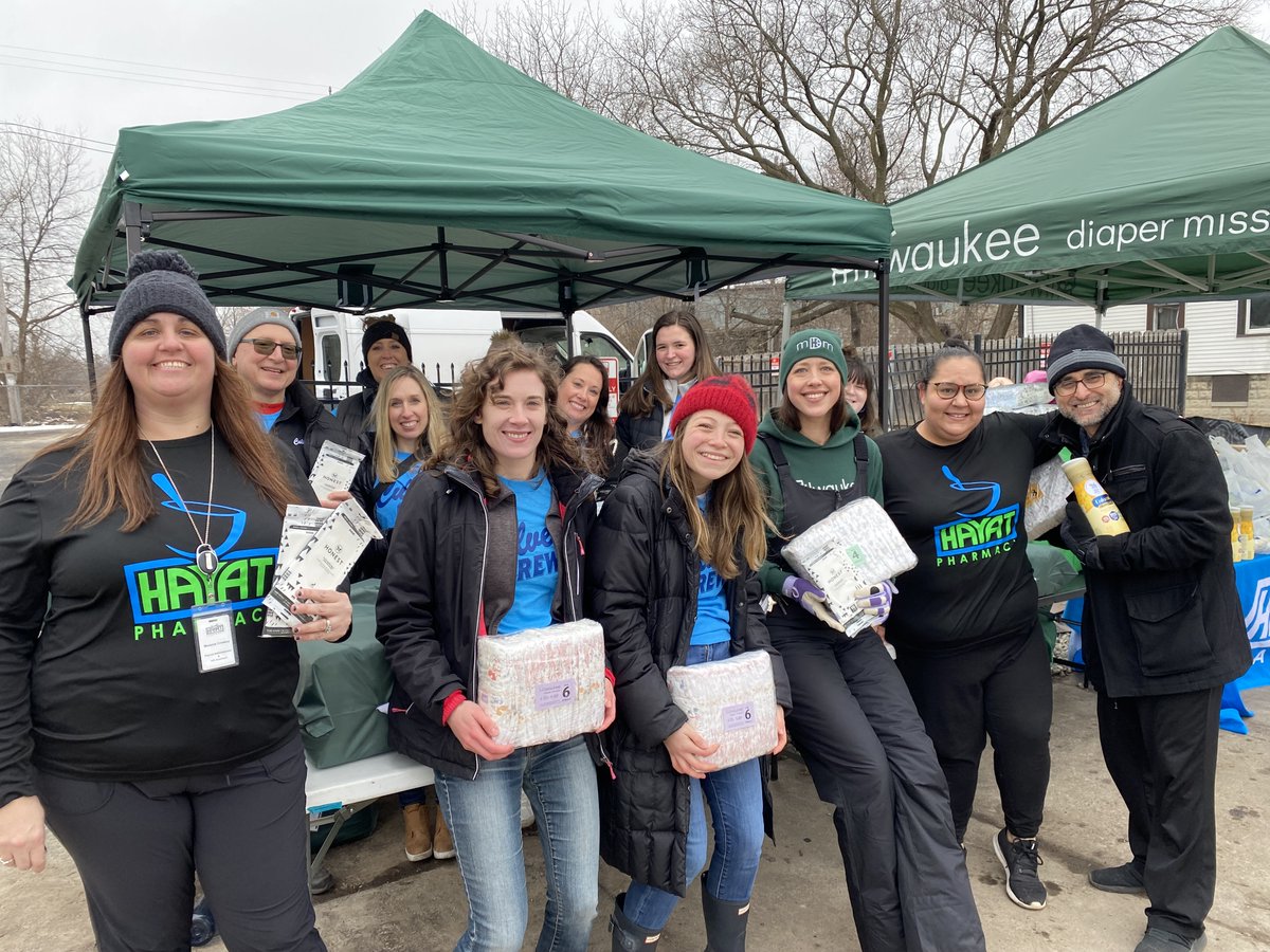HayatRx's tweet image. Thank you to all the #MKE families who came out to our pharmacy today for free #infantformula from Hayat and the drive-up #DiaperDistribution. We loved partnering with the host @MKEdiaper, 25,000 diaper donor @culvers and @SusanGKomen.