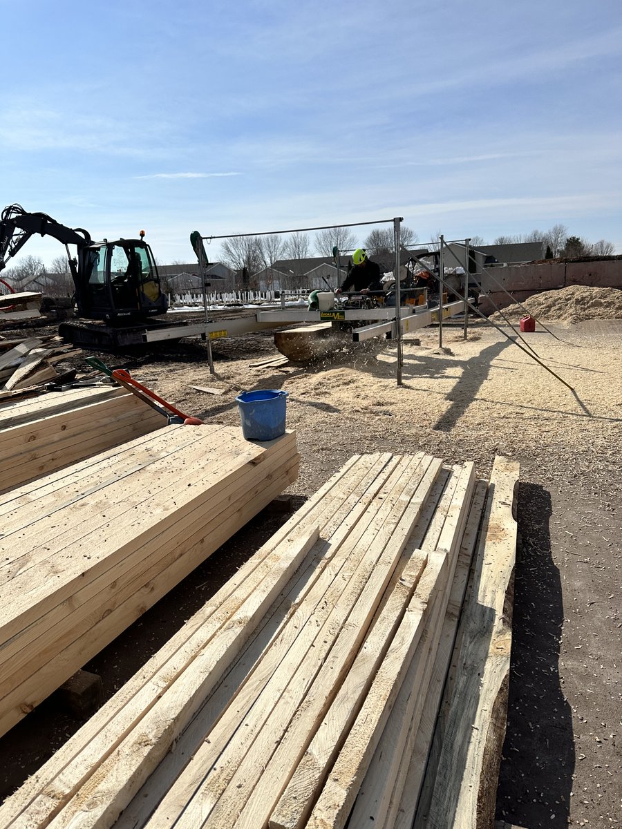 #sawmillingday#makingboards#urbanlumber#johnsonopstreecare