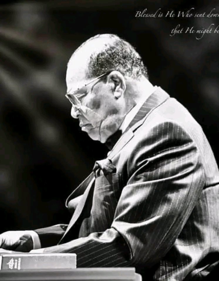 MasunguloNdlov1's tweet image. This man has dedicated his life for the resurrection of the mentally dead black people of America and the whole world. Family Satan has deceived the whole world and has made us to participate in our own destruction. Listen to @LouisFarrakhan. "WE ARE THE OVERCOMERS".~Holy Qur'an.