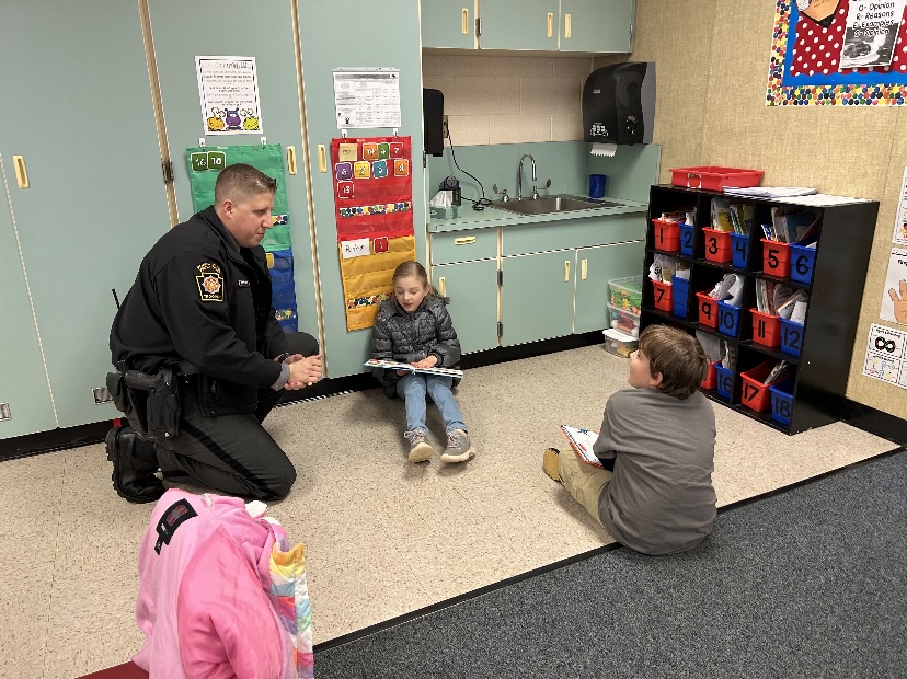 Had a great time with the students at North Hopewell-Winterstown Elementary School for "Drop Everything and Read" #ReadAcrossAmerica