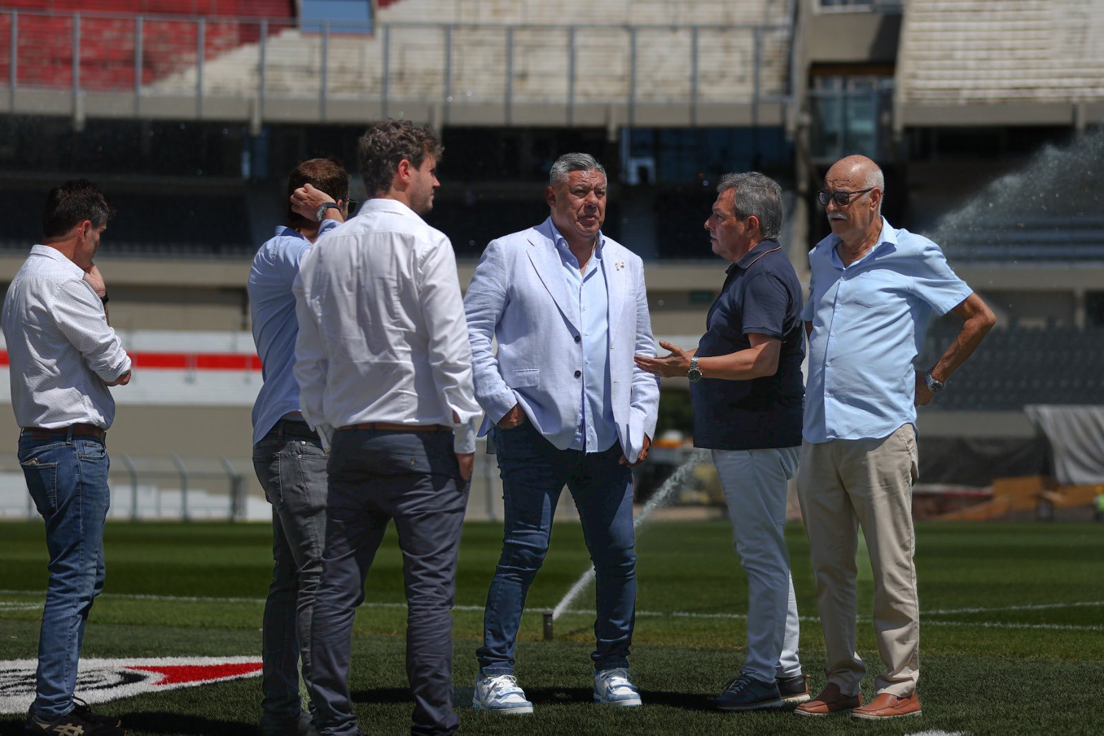 River Play Digital on Twitter: "#River | 🇦🇷🏟️ Chiqui Tapia estuvo recorriendo el Monumental junto a Jorge Brito, Omar Souto (Gerente de Selecciones Nacionales), Roberto Ayala y Luis Martín. https://t.co/2npQUGKLmt" / Twitter