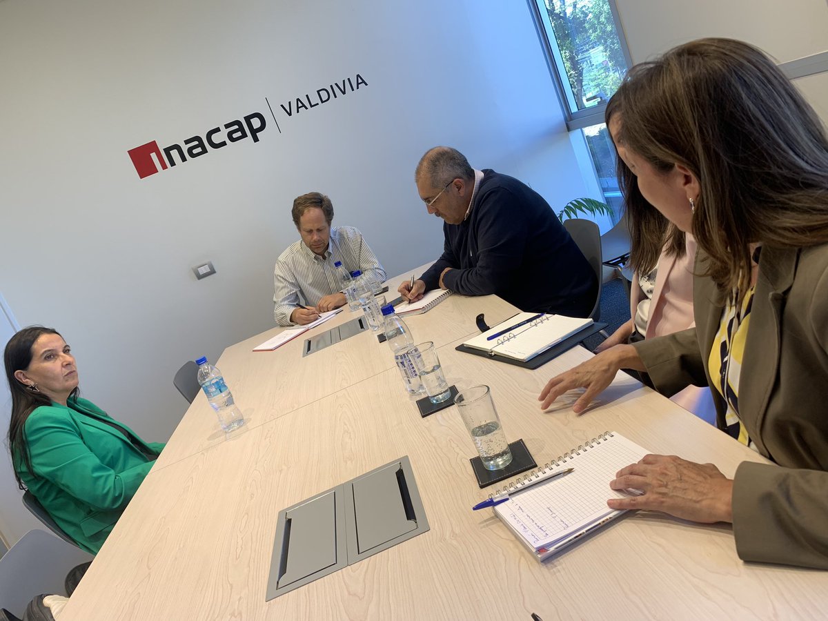 corporacionlosr's tweet photo. 👉Nos reunimos con Francisco Wittwer, vicerrector de @inacapvaldivia con el fin de generar alianzas en torno a electromovilidad, en el marco de estrategia q fue ejecutada x la CRDP y además, se conversó sobre trabajar en conjunto en temas de innovación a través del @hublosrios. https://t.co/DenAT42ZEo