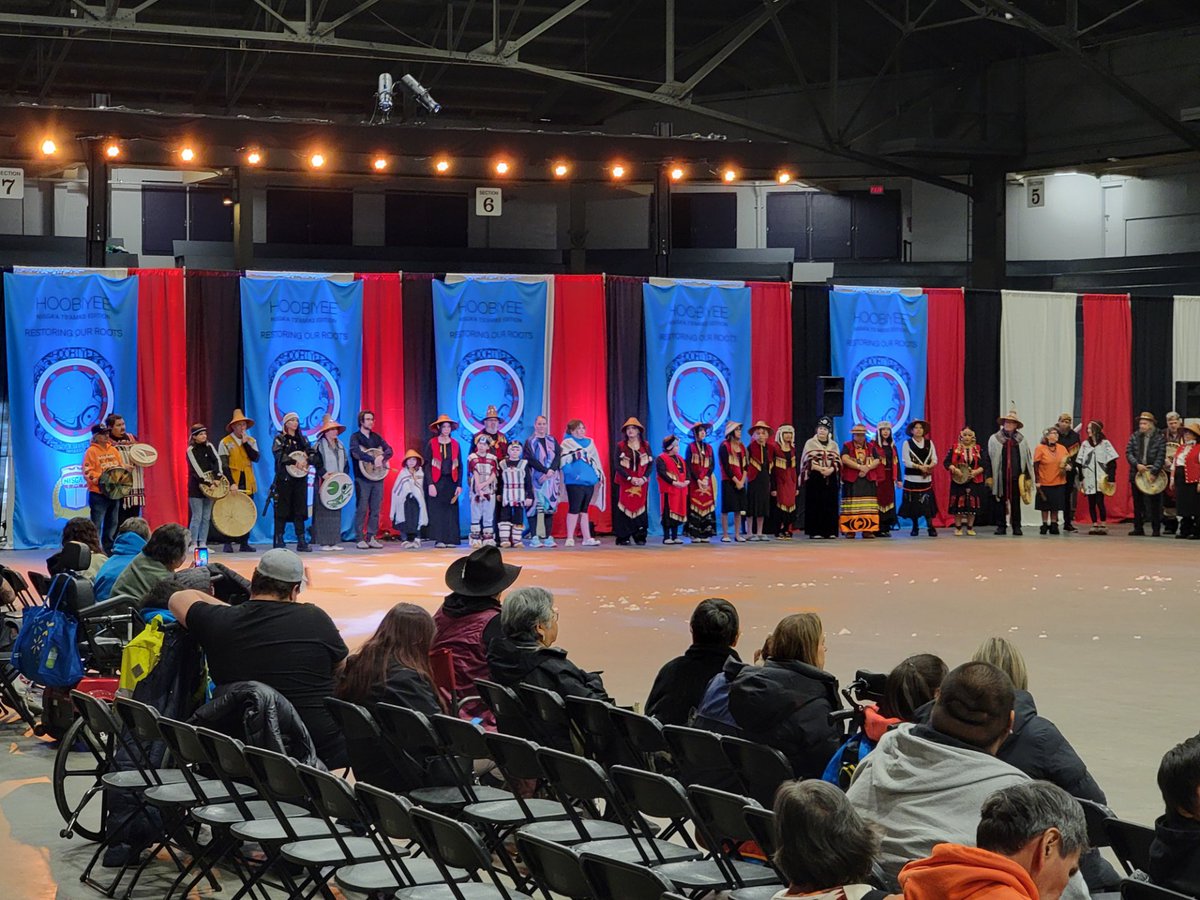 So excited that #fraserviewlearningcentre was able to join the #nisga’a new year celebration #hoobiyee today. Smiles all around!

#experientiallearning
#fieldtrips
#HappyFriday 

@AngusSD75 @SWSWLibrary