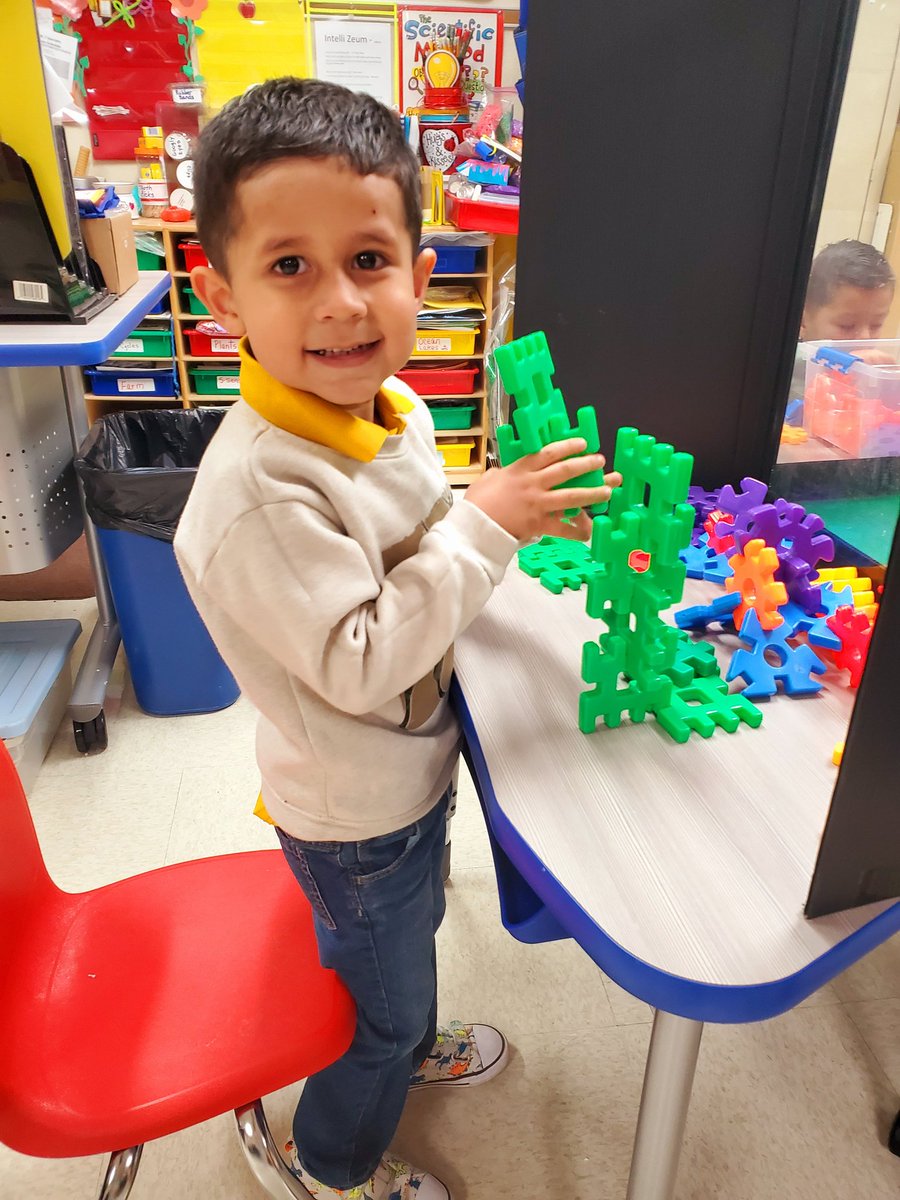 LitEaglesMaker's tweet photo. Mrs. RODRIGUEZ PK class in MakerSpace https://t.co/fyypa54IKK