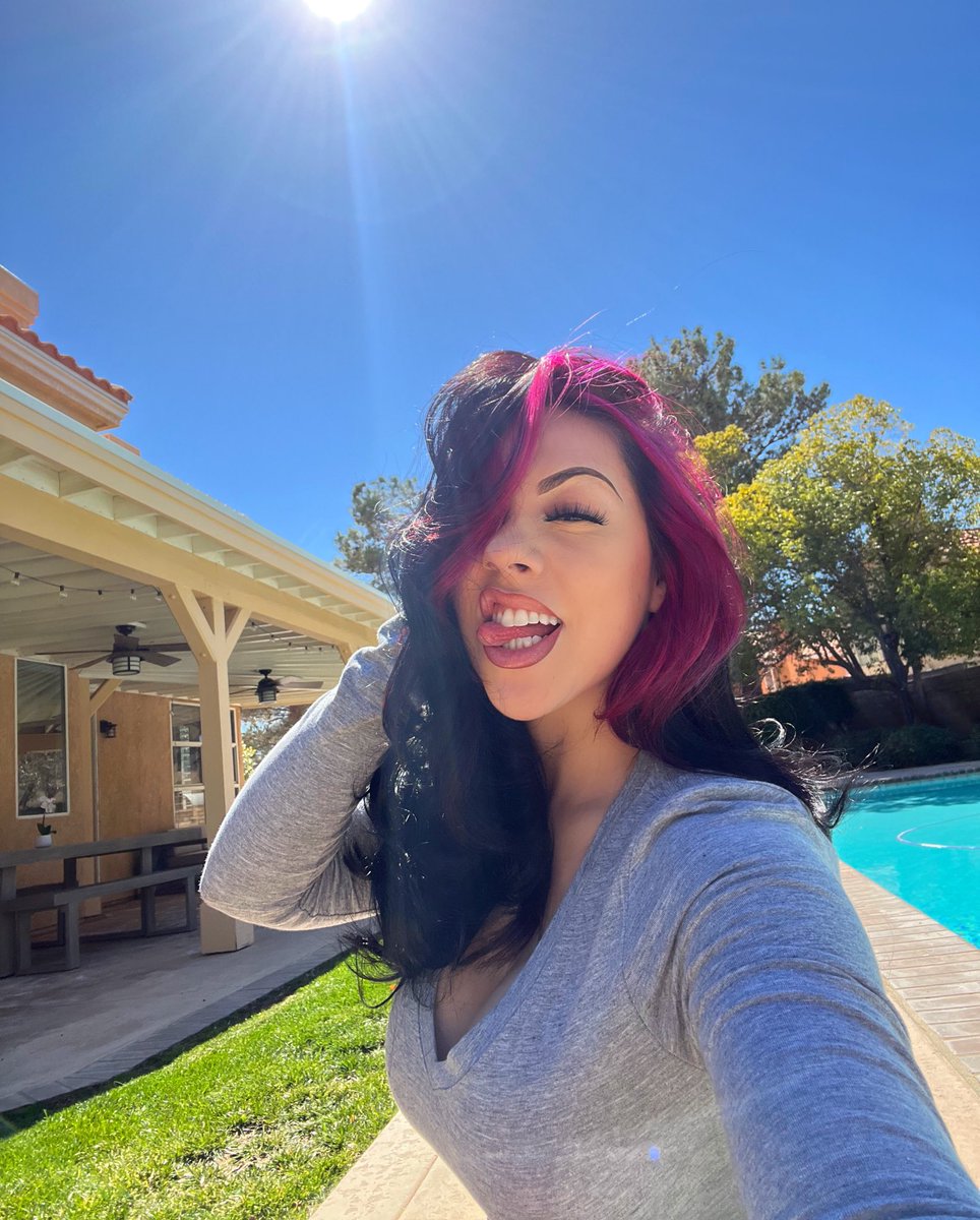 Salice Rose on Twitter "Friday vibezzzz 🥰🌹"