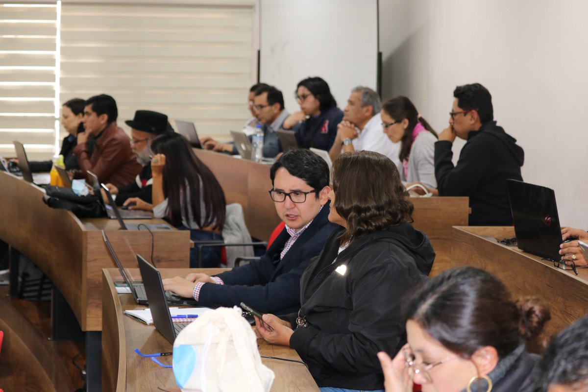 estebaningaorte's tweet photo. @f_l_o_u_r_i_s_h + @overleaf + @screencasto 5 día Taller de Redacción Científica @upsalesiana @EcosistemaU @PosgradosUPS @EduSuperiorEc La Investigación es parte de la Labor Docente en la UPS. https://t.co/EBX7DCa5aw