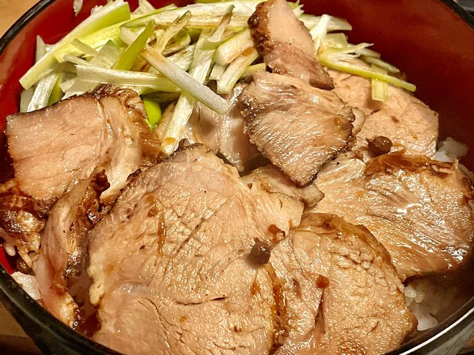 初めての自作チャーシュー丼やってみた_(:3」z)_
スパイシーでうめえ… 