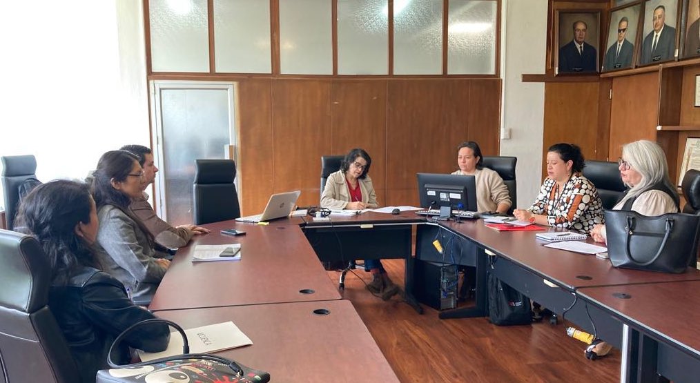 ces_ec's tweet photo. ➡️ | Catalina Vélez, consejera académica del CES, en reunión de trabajo con @UCatolicaCuenca y @udecuenca, con el propósito de analizar vías de colaboración interuniversitaria en el campo de la Salud. https://t.co/PPPJcwulds