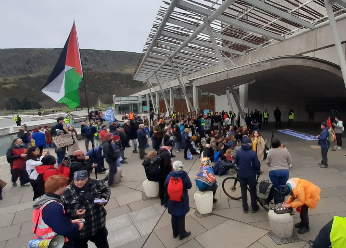 <a href="/Fridays4future/">Fridays For Future</a> school students miss Friday classes to demonstrate to demand action from political leaders for transition from #FossilFuels to renewable energy.
<a href="/fff_edinburgh/">Fridays for Future Edinburgh</a> march to <a href="/ScotParl/">Scottish Parliament</a> 

#Fridays4Future #schoolstrike4climate #ClimateStrike