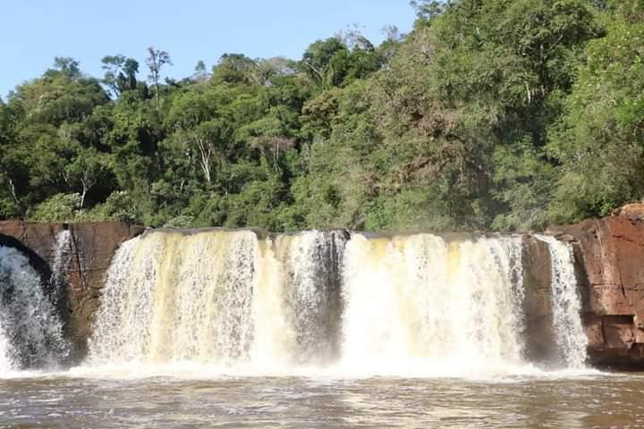 Senatur_Py's tweet photo. Así mismo, se gestionará camino de todo tiempo con el @mopcparaguay, que permita llegar a los Saltos del #Tembey los 365 días del año. https://t.co/XciCVGUcgE