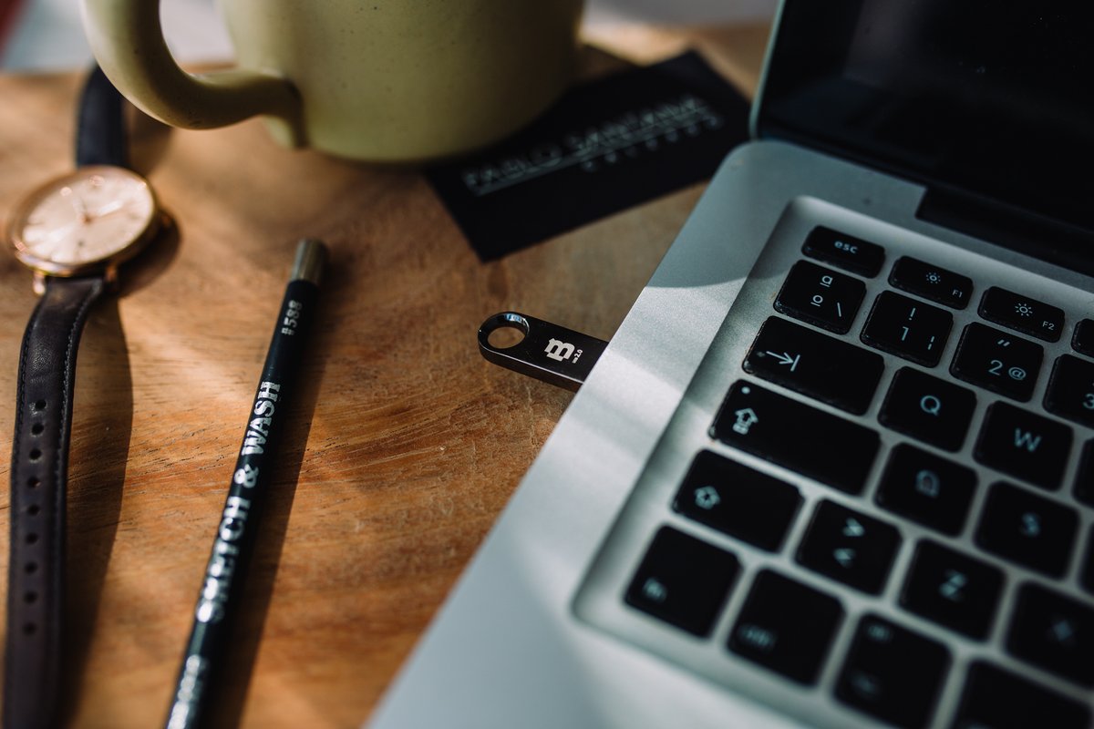 BlackpcsCorp's tweet photo. 😉La #USB más compacta, durable y con la mejor
📲capacidad de almacenamiento #Blackpcs https://t.co/NFPhsWZBd6