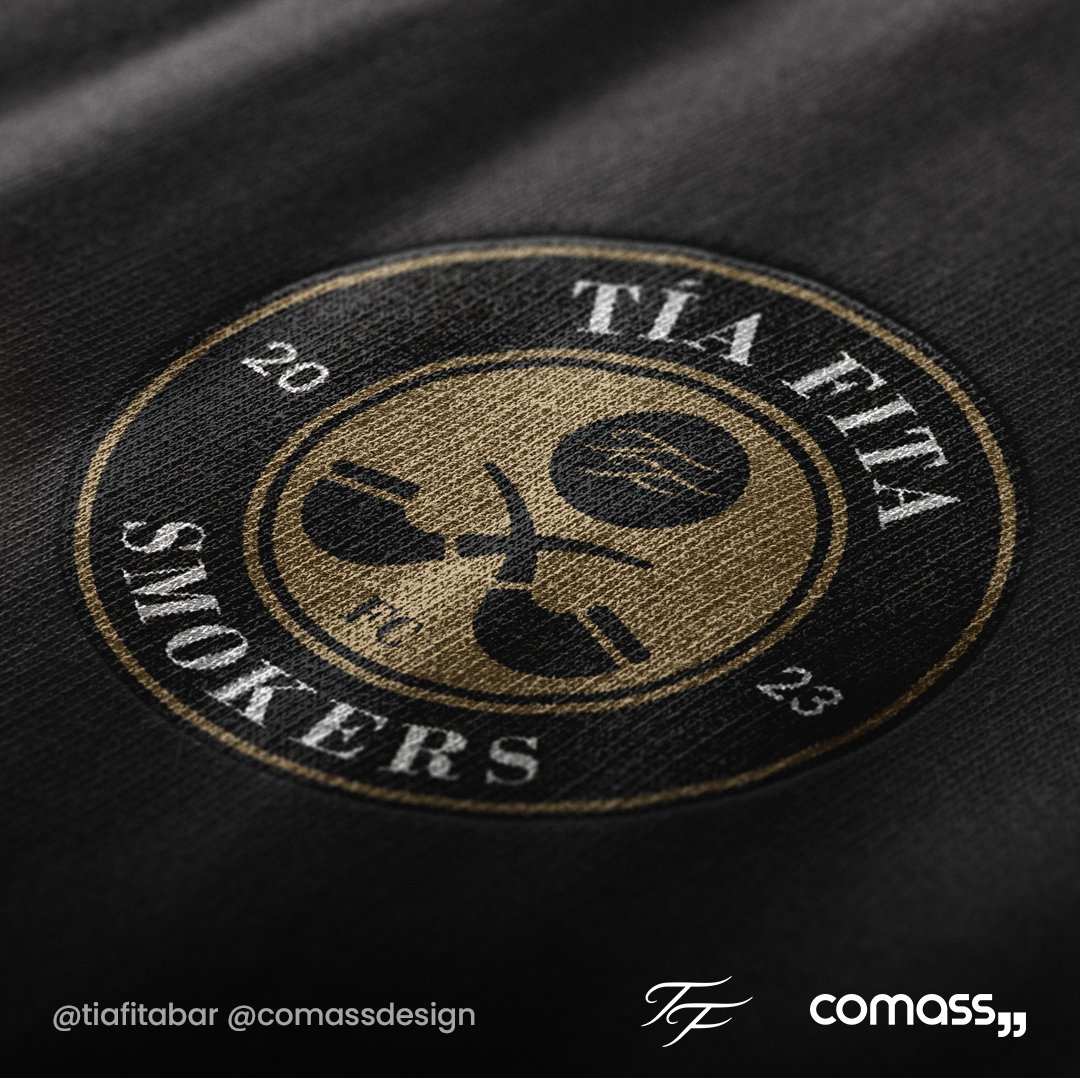 comassdesign's tweet photo. Escudo e identidad visual para TÍA FITA SMOKERS, club de fútbol de TÍA FITA BAR, perteneciente a la Liga Interbares de Ciego de Ávila. Cuba.

#clubdefutbol #escudodefutbol #diseñografico #ciegodeavila #cuba #diseñocubano https://t.co/F9zoph3XHw