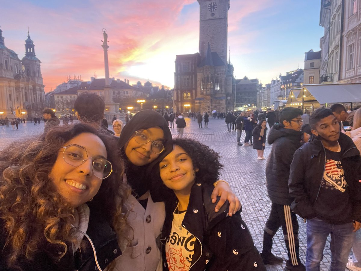 MissNehalMehta's tweet photo. Ended the evening with a nice stroll to Old town Prague and watched a beautiful sunset, followed by some lovely dinner. Back to the hotel now for some rest before a long day exploring tomorrow! #HHStakePrague @HarrowHighSch https://t.co/Bl4iFdJdwR
