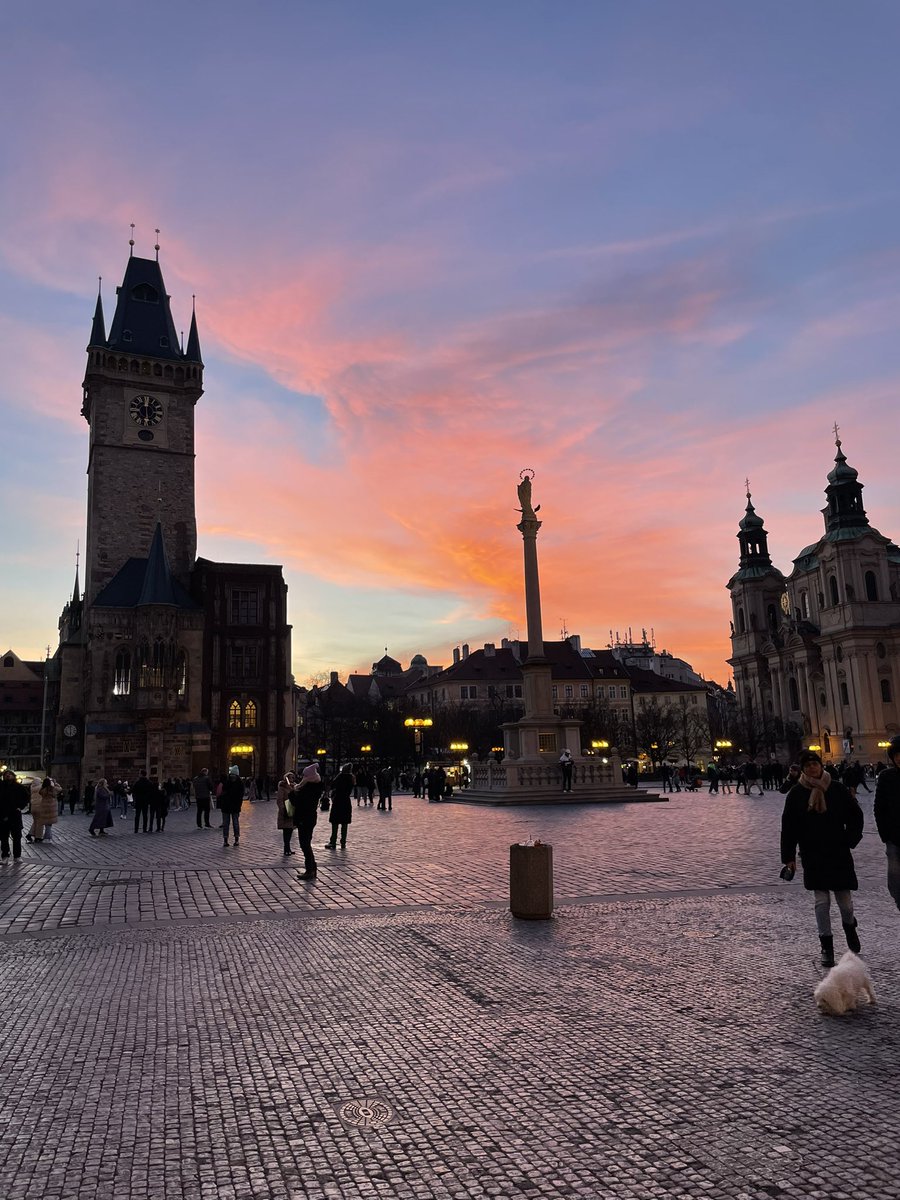 MissNehalMehta's tweet photo. Ended the evening with a nice stroll to Old town Prague and watched a beautiful sunset, followed by some lovely dinner. Back to the hotel now for some rest before a long day exploring tomorrow! #HHStakePrague @HarrowHighSch https://t.co/Bl4iFdJdwR