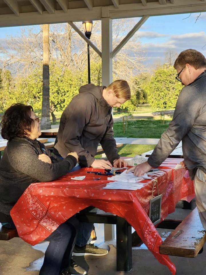 GlendaleMYAC's tweet photo. Last night, our members Marcus Edwards and Zac Tofstad volunteered at the @glendaleaz Boards and Commissions Dinner at Sahuaro Ranch Park where @mayorweiers was presenting the certificates. #GlendaleMYAC https://t.co/EchYdrOnko