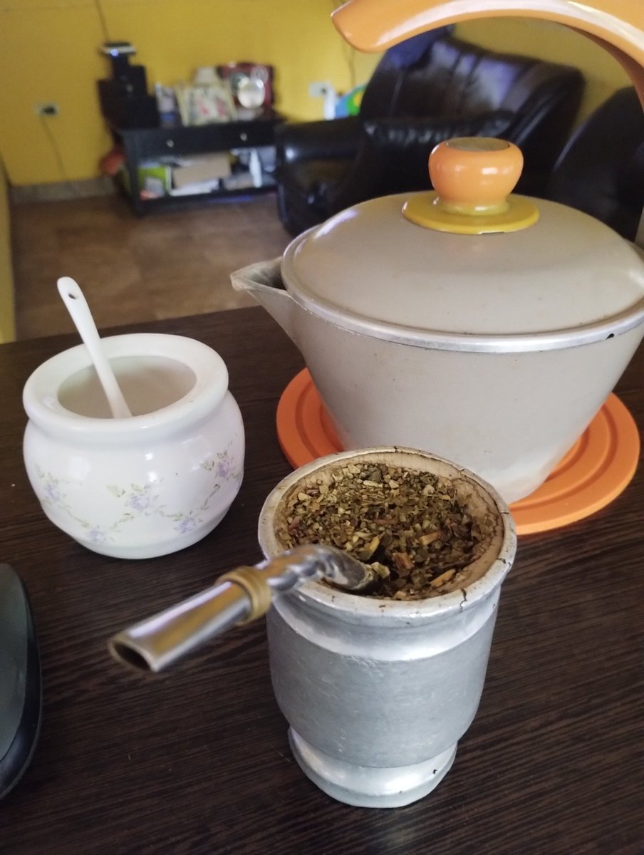 ArielRiver28's tweet photo. Buenos Aires, 17:47 hs. 36,5° de térmica 
Es hora de unos mates calentitos 💪 https://t.co/5U6TfinSGZ