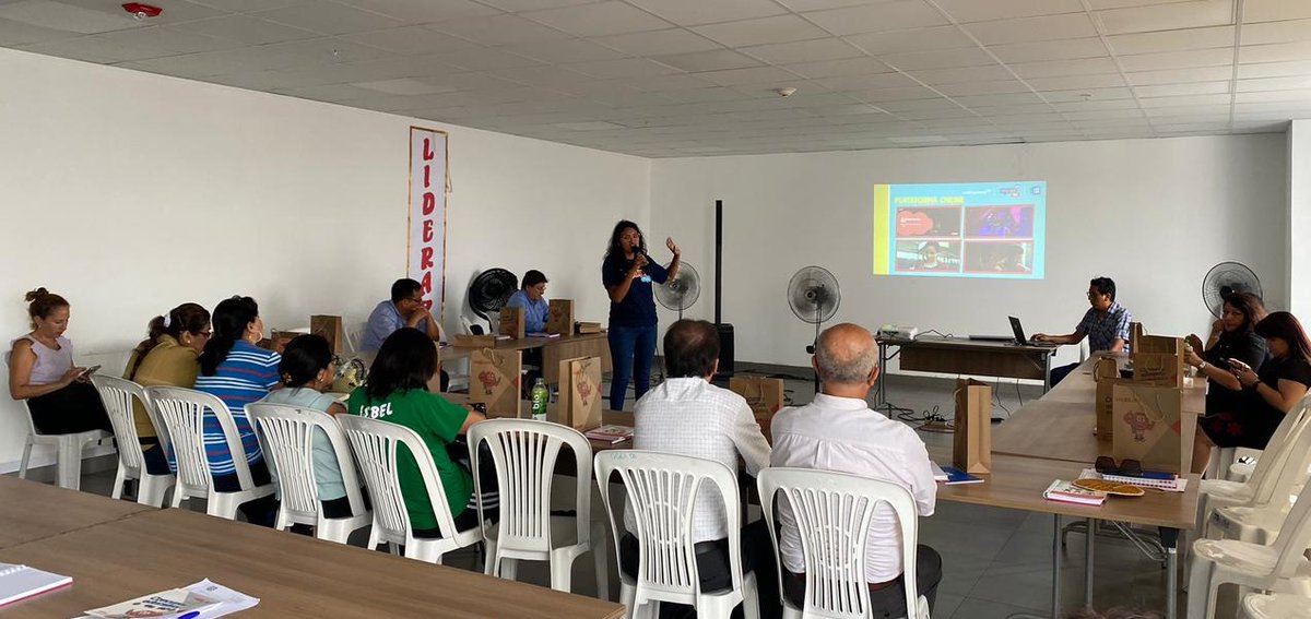 ugel03oficial's tweet image. ✔ Nos acompañaron las instituciones aliadas @vivavivevalores, #SMASHEDPerú y @caplabcentral. La reunión se desarrolló el 1 de marzo, en la sede de la #UGEL03.