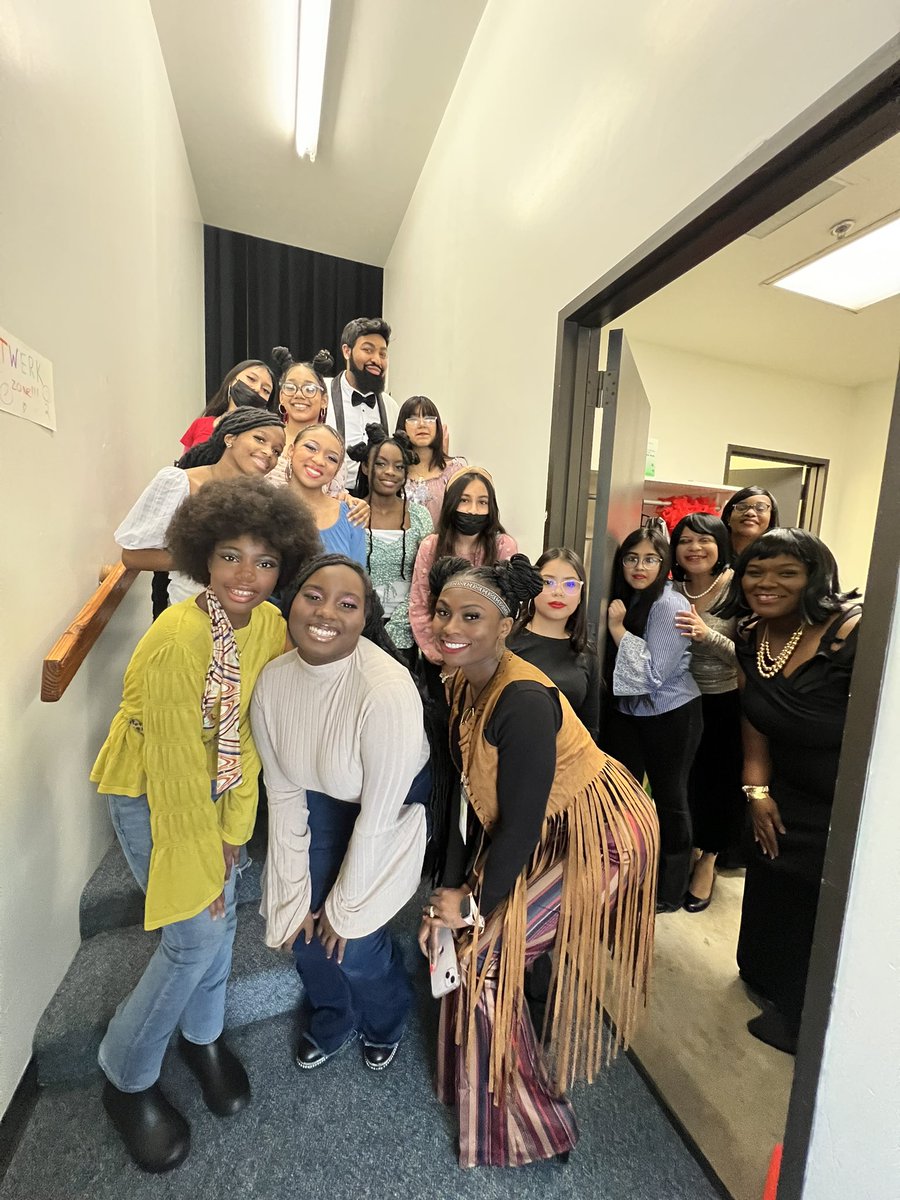 ItsSanaAleem's tweet photo. Ready for Motown Performance @KilloughEagles @AliefISD @aliefFineArts @RenferdJoseph thank you for all your support #iamkms https://t.co/J0YxKReHIa