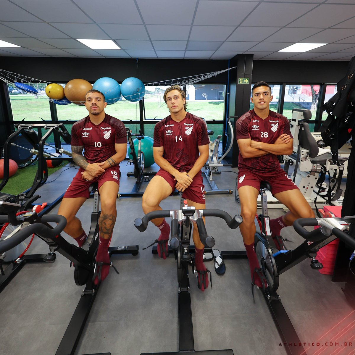 AthleticoPR's tweet photo. O trio 🇺🇾🇦🇷 
@david_terans 
@Aguscano9 
@tomascuello16 

📸 José Tramontin/athletico.com.br 
#Athletico https://t.co/V4fPCwCI8T