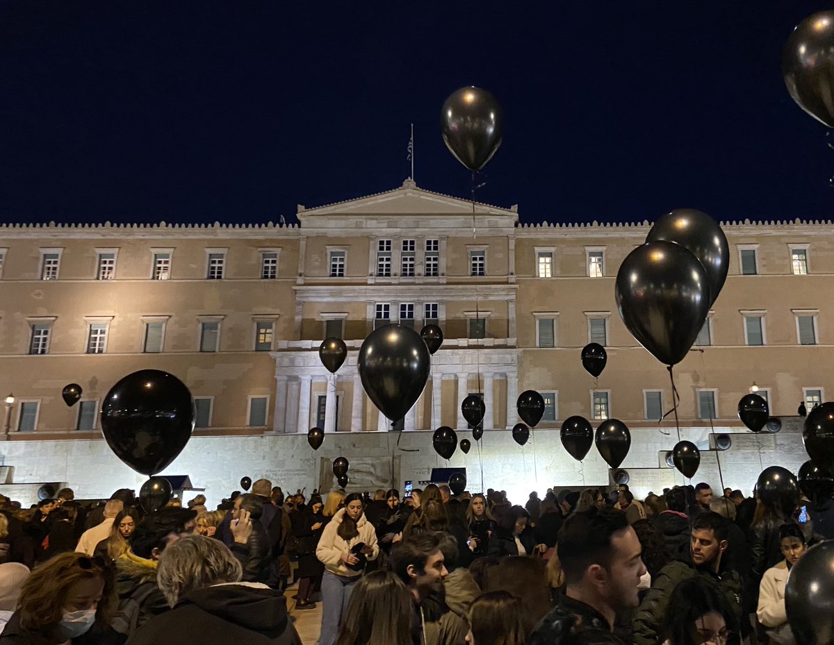 SanchoPanzaGr's tweet photo. Ευχαριστούμε για τα δακρυγόνα, αλλά δεν τα χρειαζόμασταν. Κλαίγαμε από μόνοι μας
#τεμπη #συνταγμα #τεμπη_εγκλημα https://t.co/SohxfD86km