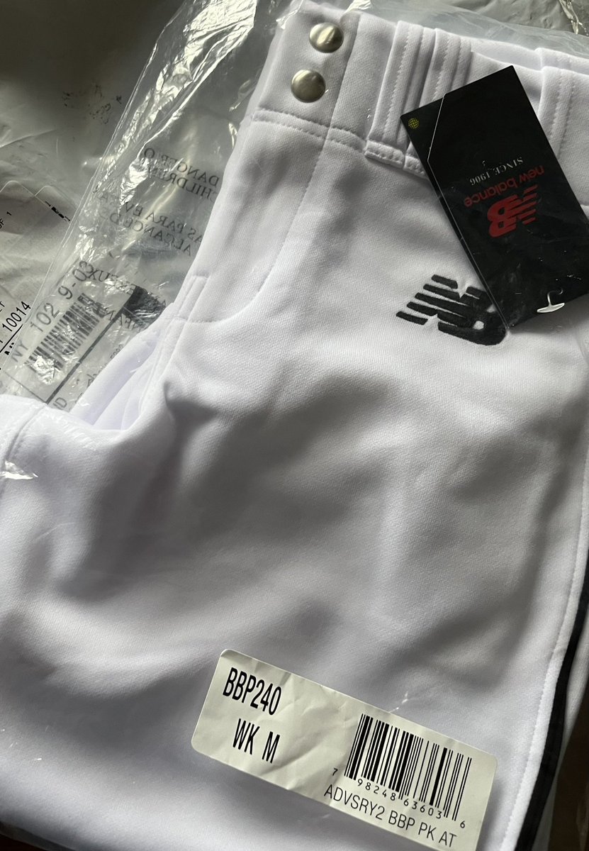 msjacksonlive's tweet photo. Hey @newbalance This is not the #nychalf cap I ordered. Not getting anywhere with the customer service access points referenced on your site, so hoping this gets a result. @nyrr https://t.co/NGB9agREv6