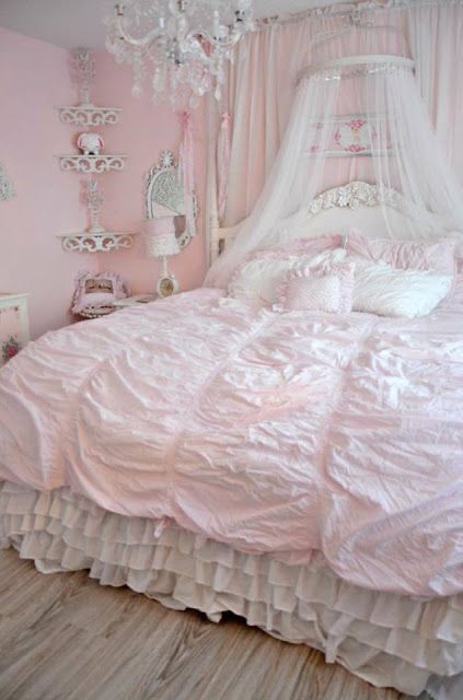 KawaiiBabeShop's tweet photo. RT if you need a bedroom like this. 🎀 https://t.co/QZTu6cxwzu