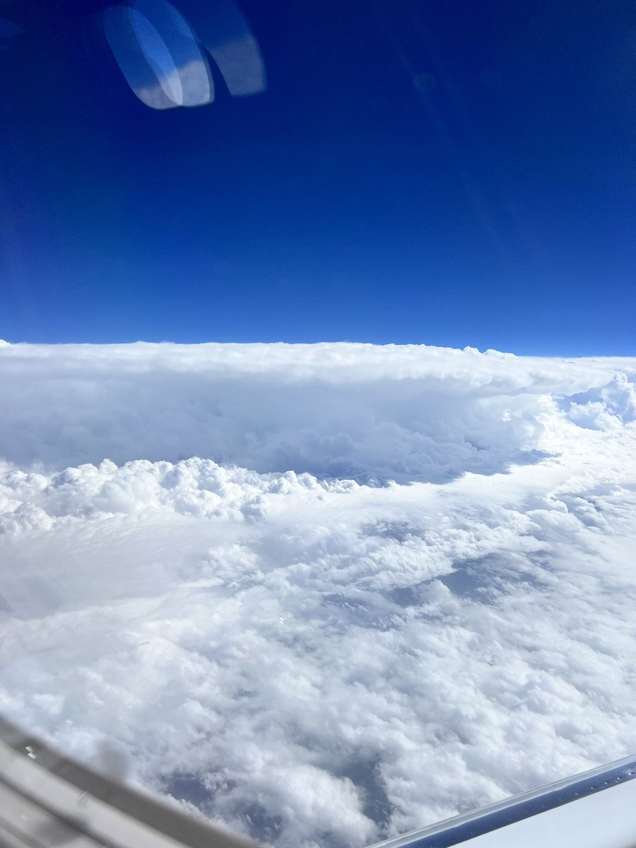 AmandaBeth1110's tweet photo. Flying up behind the approaching storm @NWSMorristown #nwsmrx https://t.co/cAZNW39QhP