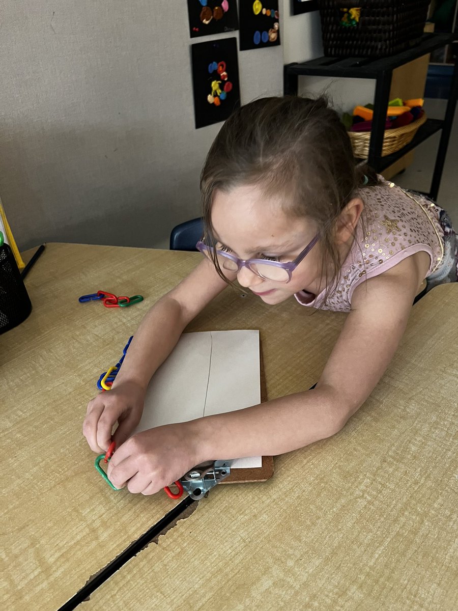 MsDavidovic123's tweet photo. As we began measurement this week. We’re beginning to learn about non standard units of measurement and the terms longer and shorter! https://t.co/5QEzaphXxk