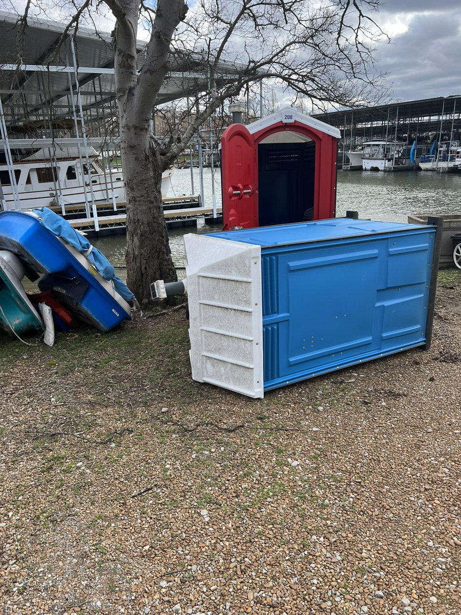 SavedTheVikes's tweet photo. Current situation at Blue Turtle Bay Marina in Old Hickory. 60MPH winds. Power out, trees down everywhere. Highly advise people stay inside. Current hold time for NES is 441 minutes. #Nashville #tennessee #OldHickory #ExtremeWeather
@WSMV @WKRN @NC5 @FOXNashville https://t.co/1Jgy6S7hS5