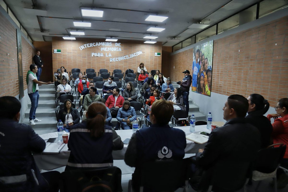 juancsaldarriag's tweet photo. 🕊️ Solicitó a las entidades del orden nacional y departamental que entiendan que las víctimas del conflicto armado, son problema del país y les pido que presenten propuestas concretas a nuestra ciudad para no generar, en esta población, falsas expectativas.

#CRAV #SNARIV https://t.co/5ofpaoLiu5