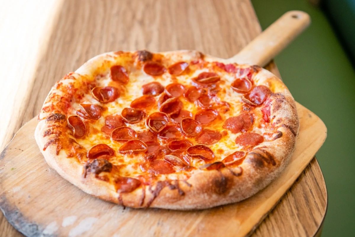 It’s #Friday, so why not treat yourself to the best #PepperoniPizza in town! We love helping you start your weekend with a burst of flavor. #PizzaParlor #NeighborhoodPizzeria #Vallejo #VallejoCA #Napa #Vacaville #pizza #PizzaTime #BayAreaPizza #pasta
