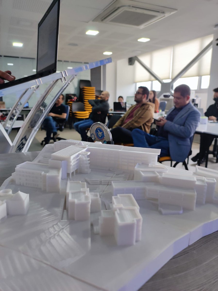 DieUNMed's tweet photo. #UNALDigital Visitamos el Aula STEM UNAL Manizales para compartir experiencias sobre Transformación Digital, en el marco del proyecto de transformación digital de laboratorios, en colaboración con las Direcciones de Laboratorios de las sedes Bogotá, Manizales y Medellín  #Labs4.0 https://t.co/2f8nHosrAd