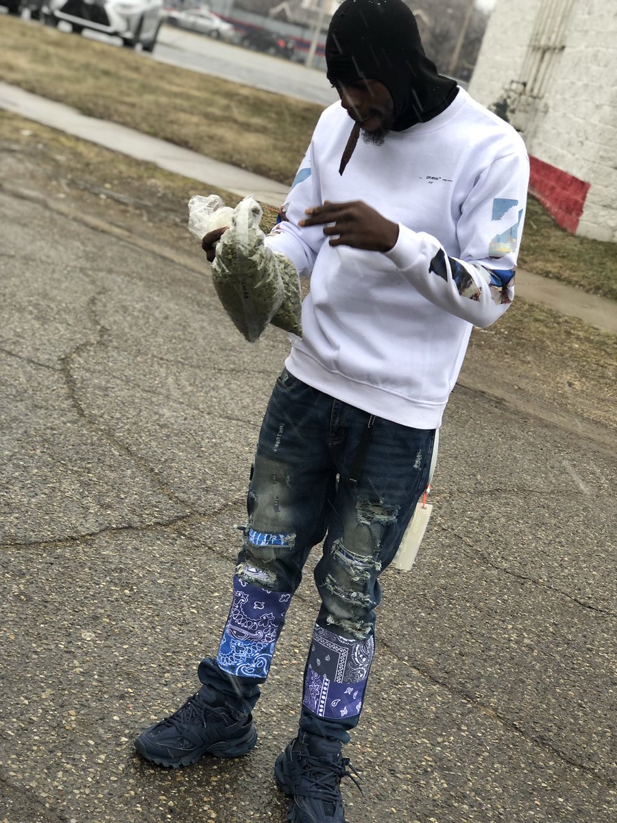 For the rest of my life remind myself of 1 rule and that’s to never dress like a Nigga like you 😭💪🏾 #Tmkshit #getitgone #NOTRUST