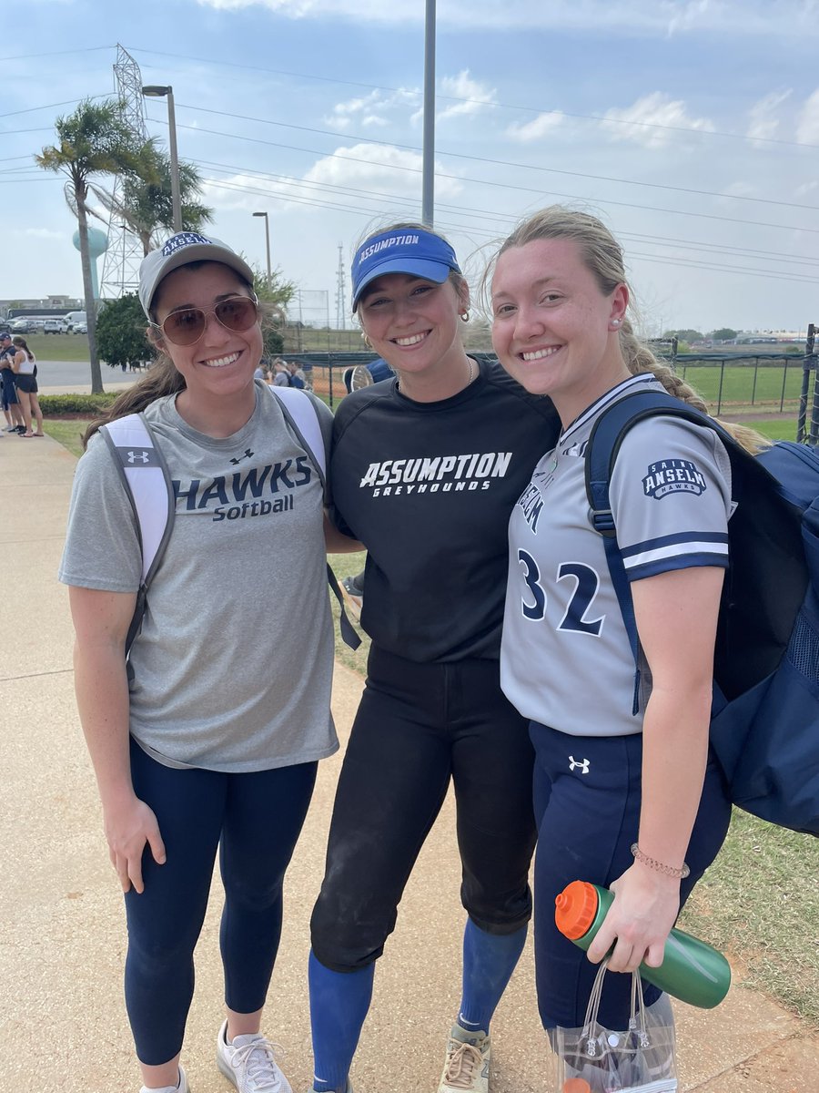 Florida softball 🥎 fun! <a href="/22ebloom/">Emma Bloom</a> <a href="/2022lilynewhall/">Lily Newhall</a> and twitter less Coach Meg