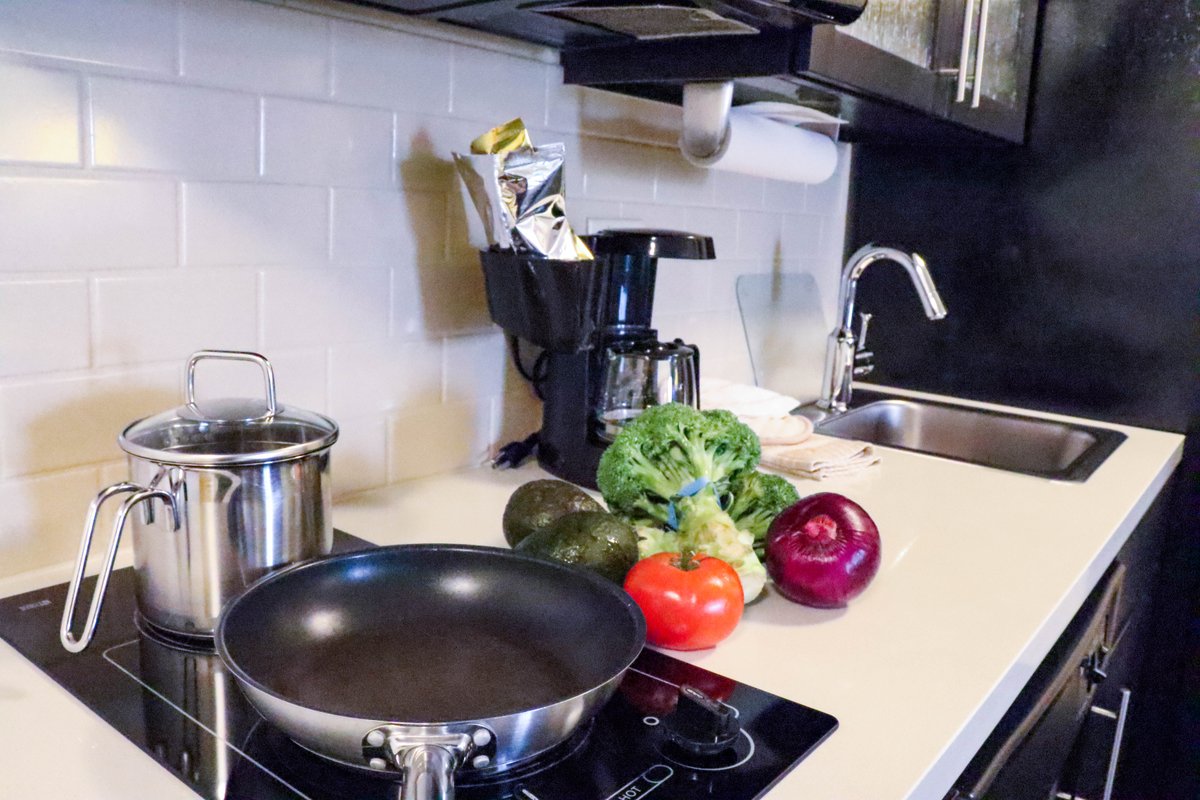 Meal prep just got easier! Stay on track for your health goals when you are traveling with the full kitchenettes in each of our rooms. Book your next reservation below!

ihg.com/candlewood/hot…

#CandlewoodSuites #extendedstayhotel #petfriendlyhotel #petfriendly #greeleycolorado